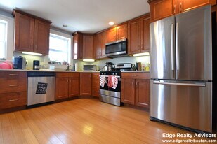 9 Baldwin Pl, Unit 2 in Boston, MA - Building Photo