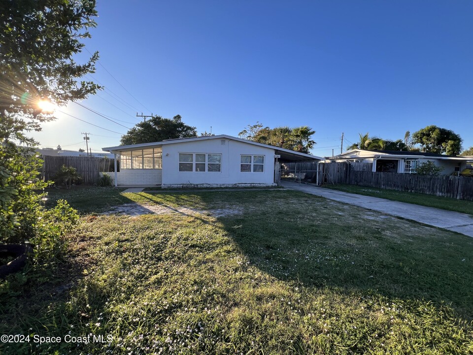 1040 Croton Rd in Melbourne, FL - Building Photo