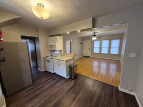 1729 2nd St, Unit 1st Floor in Nevada, IA - Building Photo - Building Photo