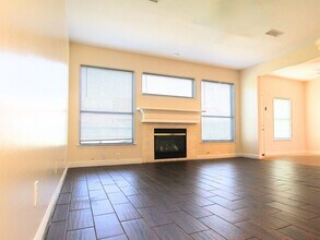 203 Green Cedar Dr in League City, TX - Building Photo - Building Photo