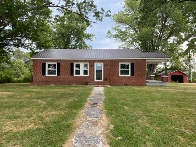 1036 Blue Springs Rd in Smithville, TN - Building Photo