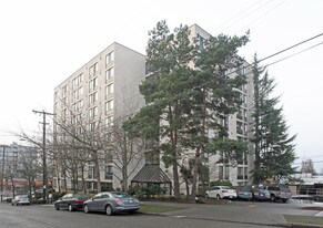Alaska House Apartments in Seattle, WA - Building Photo