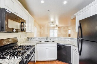 1781 Molly Meadows St in Las Vegas, NV - Foto de edificio - Building Photo