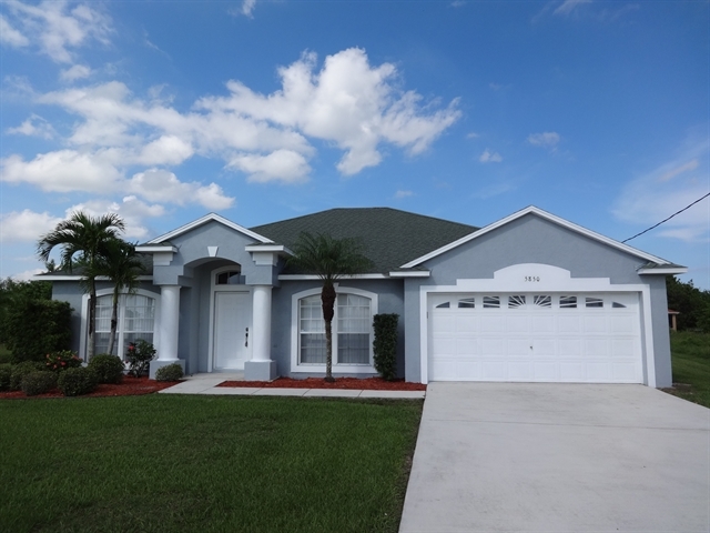 5850 NW Dooley Cir in Port St. Lucie, FL - Foto de edificio