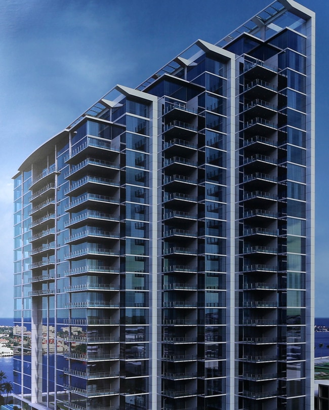 La Clara in West Palm Beach, FL - Foto de edificio - Building Photo