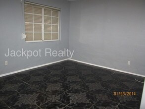 2529 Charleville Ave-Unit -102 in Las Vegas, NV - Building Photo - Building Photo