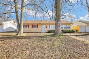 304 S Dodson Dr in Urbana, IL - Building Photo