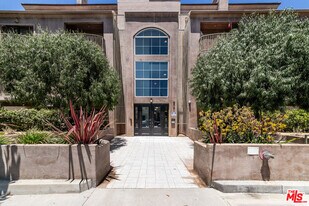 8541 Alcott St in Los Angeles, CA - Building Photo