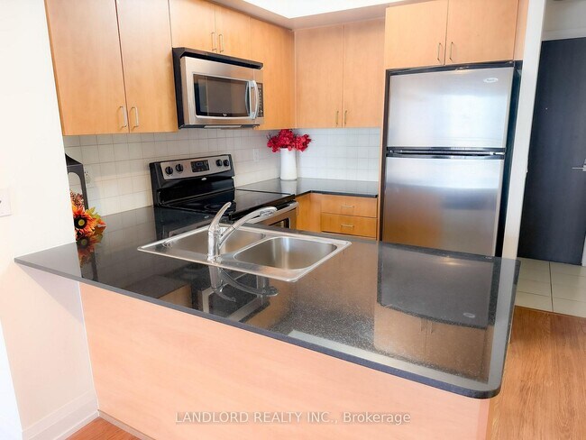 1070 Sheppard Ave W in Toronto, ON - Building Photo - Building Photo