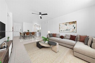 1300 Lincoln Rd in Miami Beach, FL - Building Photo