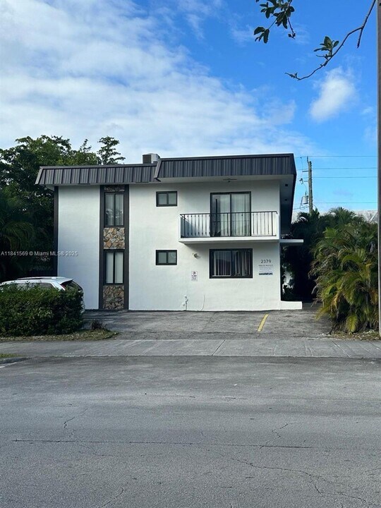 2379 NE 172nd St in North Miami Beach, FL - Building Photo