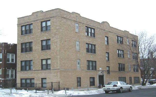 223 N Kolmar in Chicago, IL - Building Photo