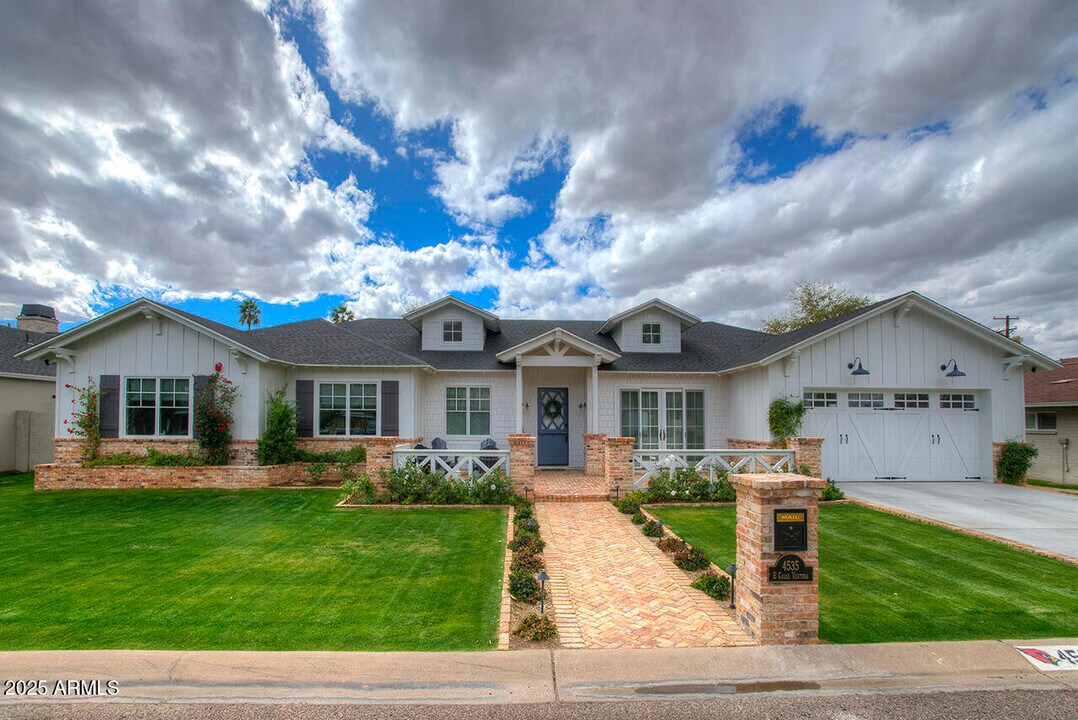 4535 E Calle Ventura in Phoenix, AZ - Building Photo