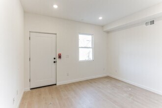 812 N Holly St in Philadelphia, PA - Building Photo - Building Photo