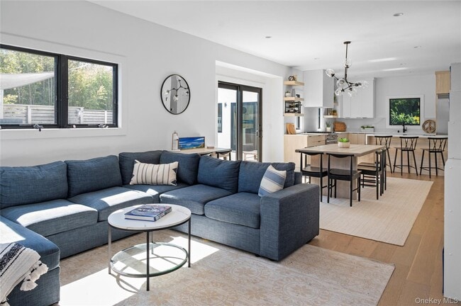 31 Atlantic Ave in Islip, NY - Building Photo - Building Photo