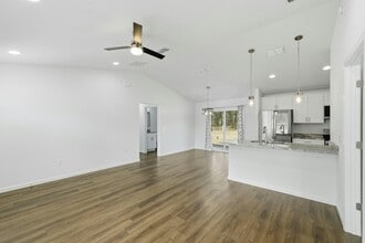 5405 NW 8th Pl in Ocala, FL - Building Photo - Building Photo