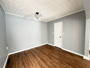 206 Kenoak Dr in Louisville, KY - Building Photo - Building Photo