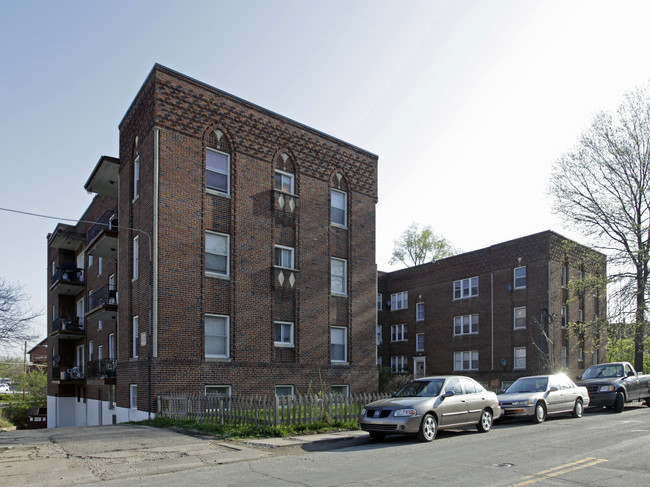 562 Glenwood Ave in Avondale, OH - Foto de edificio - Building Photo