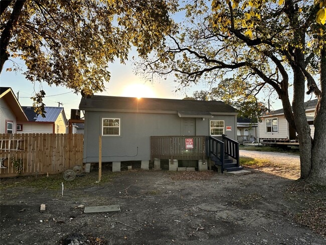 property at 2716 Hill Ave