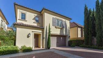 54 Maple Ash in Irvine, CA - Building Photo