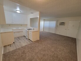 10917 Blix St, Unit 9 in North Hollywood, CA - Building Photo