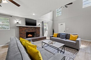 4314 E Henry Ave in Tampa, FL - Building Photo