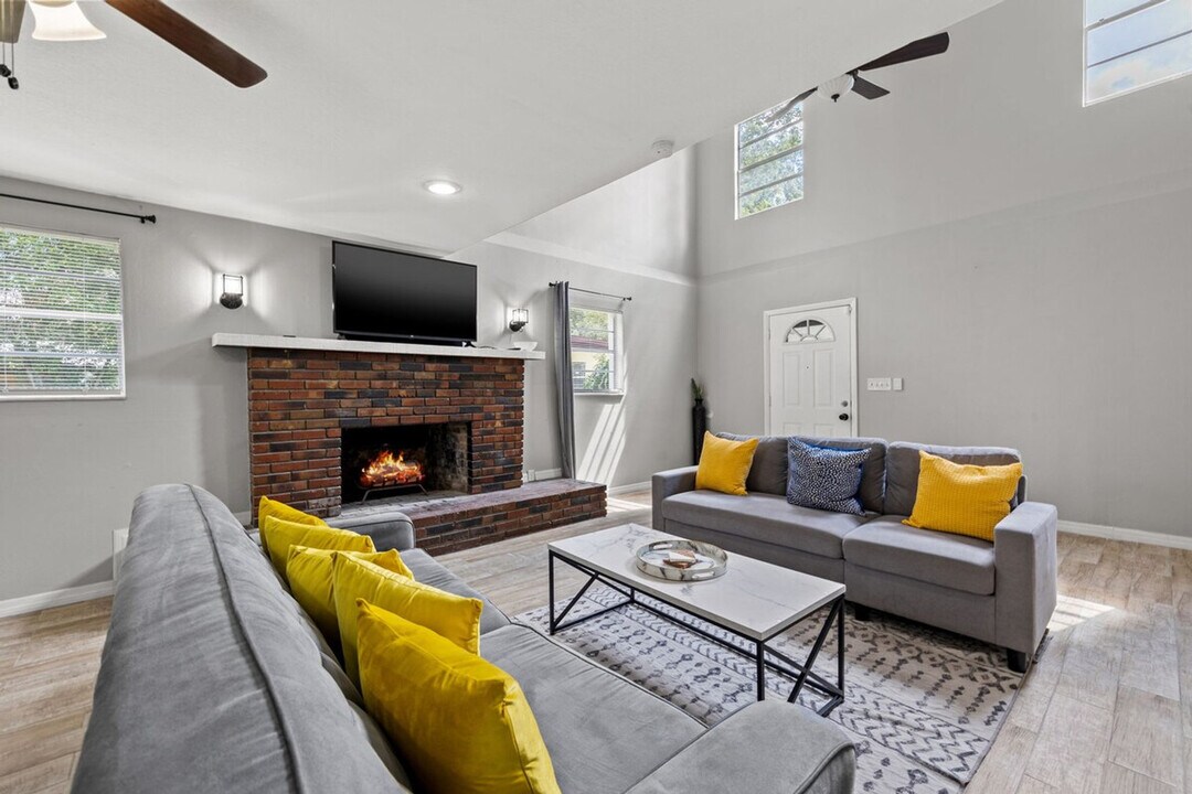 4314 E Henry Ave in Tampa, FL - Foto de edificio