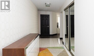 500-500 Talbot St in London, ON - Building Photo - Building Photo
