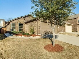 1325 Briarwood Dr in Azle, TX - Building Photo