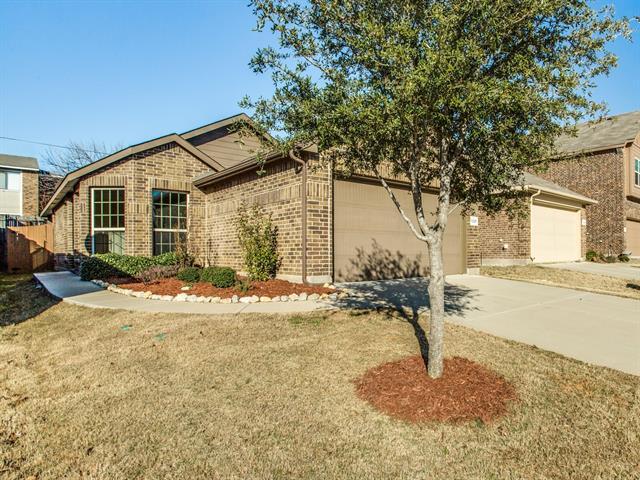 1325 Briarwood Dr in Azle, TX - Building Photo