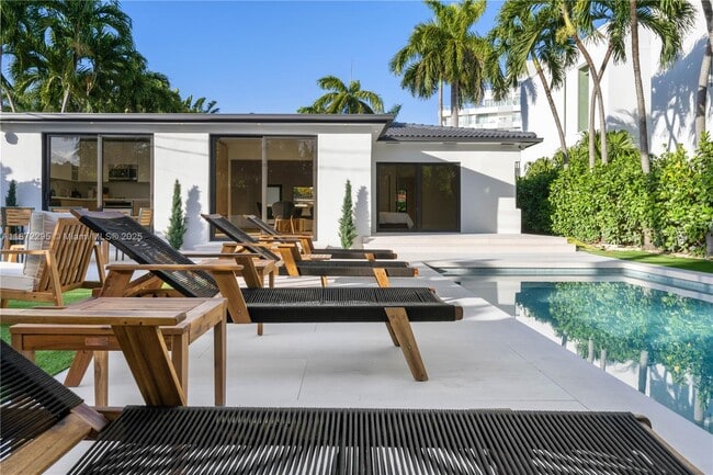 900 W 47th Ct in Miami Beach, FL - Building Photo - Building Photo