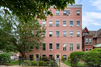 286-290 Clinton Ave in Brooklyn, NY - Foto de edificio - Building Photo