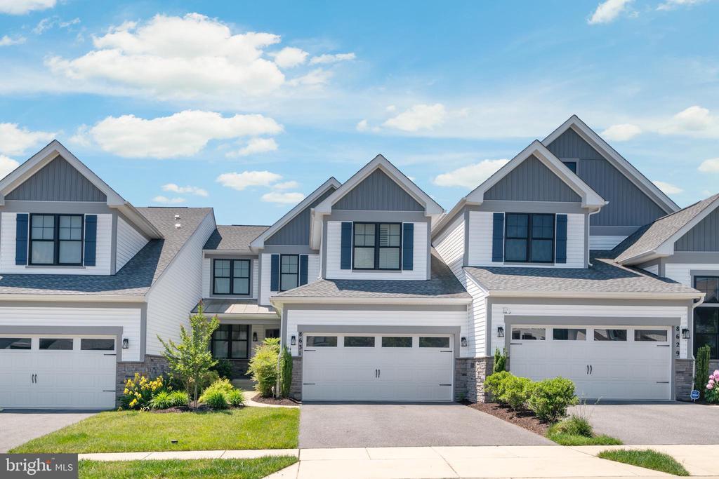 8631 St Anthony Dr in Severn, MD - Building Photo