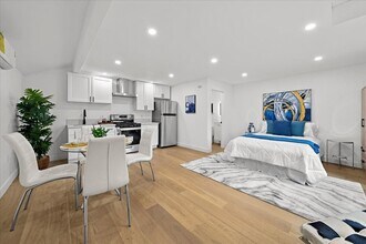 5813 Saloma Ave in Los Angeles, CA - Building Photo - Building Photo