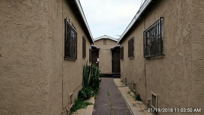 1825 E 3rd St in Los Angeles, CA - Building Photo - Other