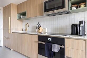 601 NE 1st Ave, Unit 2414 in Miami, FL - Building Photo - Building Photo