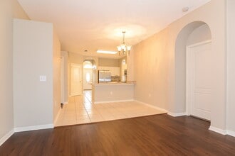 1842 Linton Ln in Trinity, FL - Foto de edificio - Building Photo