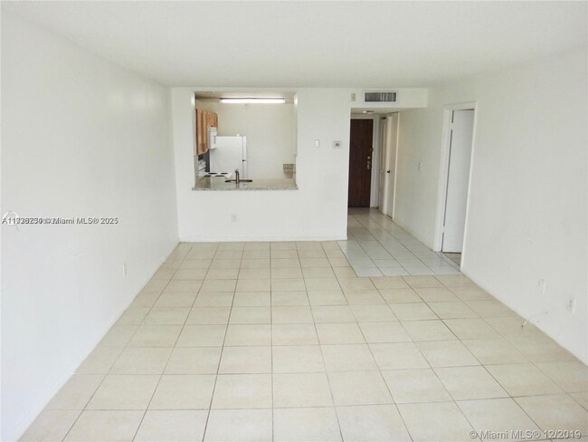 498 NW 165th St in Miami, FL - Building Photo - Building Photo