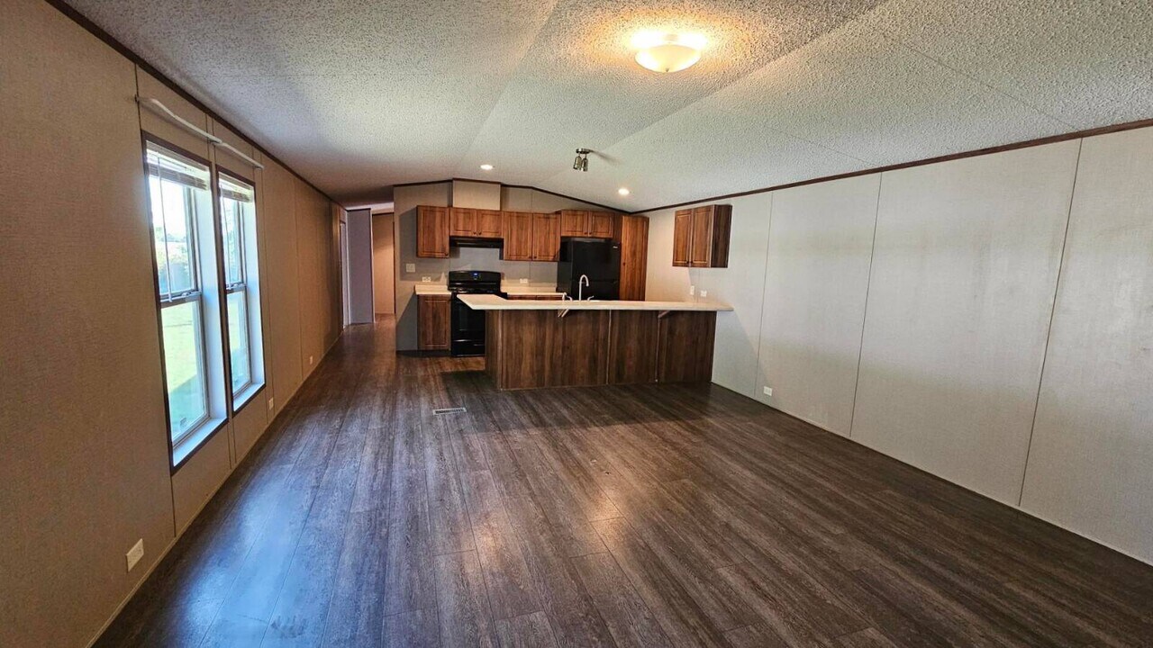 2201 S Anna St in Wichita, KS - Building Photo