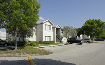 Phoenix Apartments in Homestead, FL - Building Photo - Building Photo