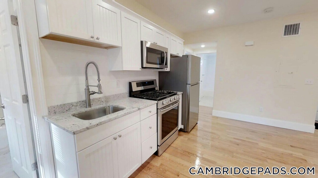 30 Cambridge Terrace in Cambridge, MA - Building Photo