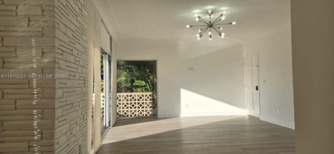 10110 W Bay Harbor Dr in Bay Harbor Islands, FL - Building Photo - Building Photo