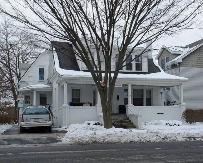 131-133 W Fairmount Ave in State College, PA - Foto de edificio - Building Photo