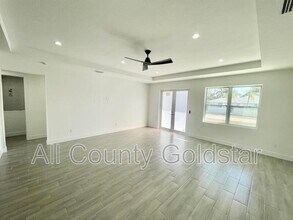 4661 Fairlane Dr in North Port, FL - Building Photo - Building Photo