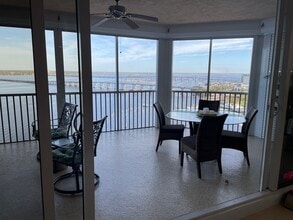 2104 W First St in Ft. Myers, FL - Building Photo - Building Photo