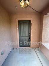 1678 E Bridgeport Pkwy in Gilbert, AZ - Foto de edificio - Building Photo