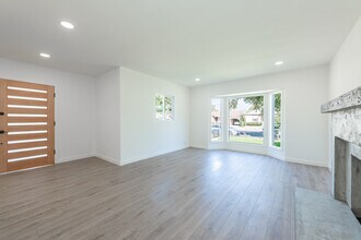 1101 N Florence St in Burbank, CA - Building Photo - Building Photo