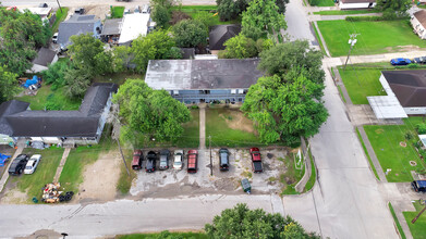 902 Herbert Ave in Pasadena, TX - Foto de edificio - Building Photo