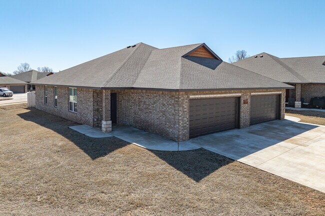 7512 Wildflower Way in Oklahoma City, OK - Building Photo - Building Photo