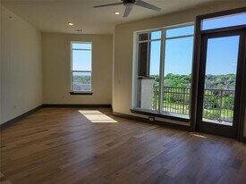 2700 Old Denton Rd in Carrollton, TX - Building Photo